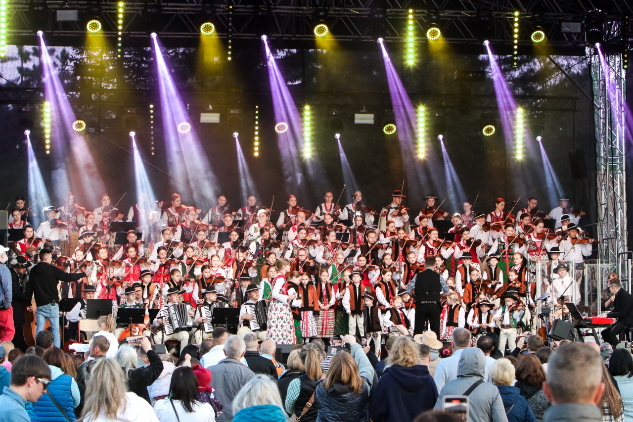 Biegi przełajowe, akcja charytatywna i koncert na finał ostatniego dnia obchodów Międzynarodowego Dnia Dziecka na Skoczniach w Chochołowie 